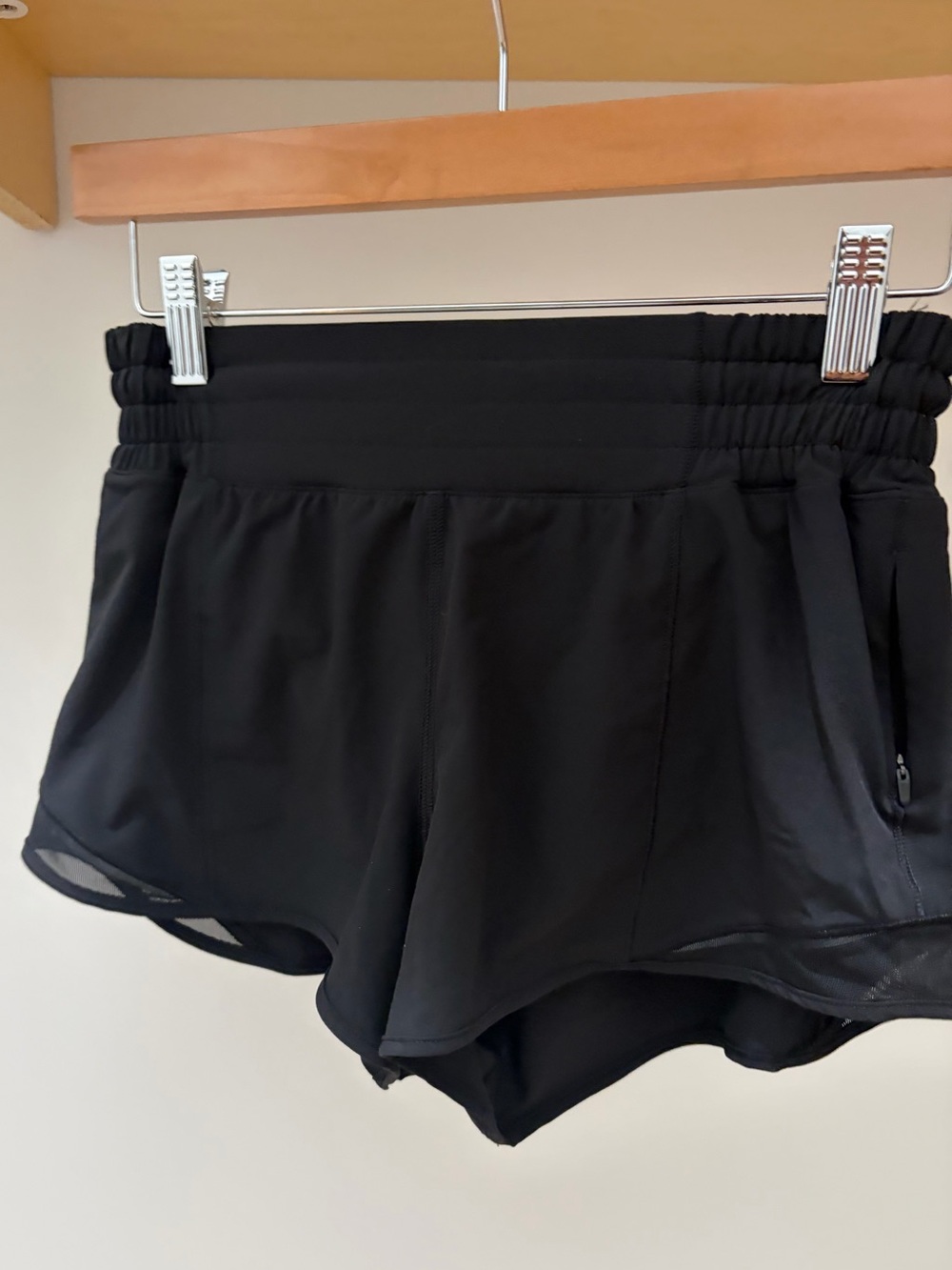 Lululemon High Rise Hotty Hot Shorts 2.5 Black